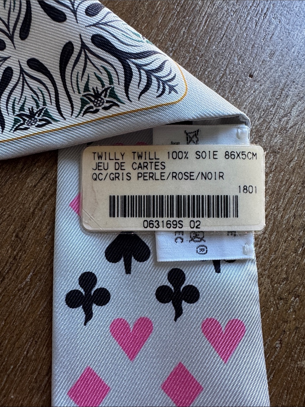 BNIB Jeu de Cartes Hermes 100% Silk Twilly Scarf - Picture 3 of 8